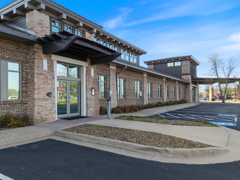 More Photos Of 2701 SE J St, Bentonville Office For Lease