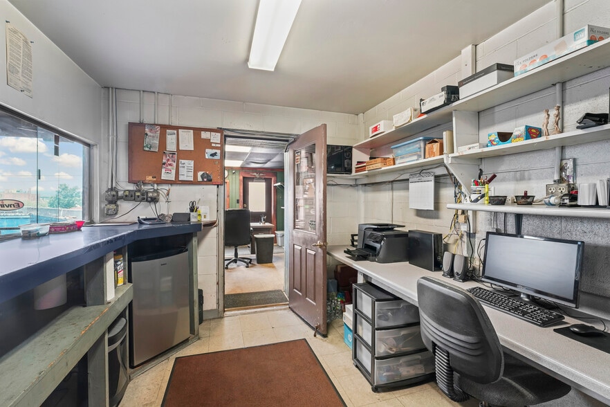 More Photos Of 111 Nott Ter, Schenectady Auto Repair For Sale