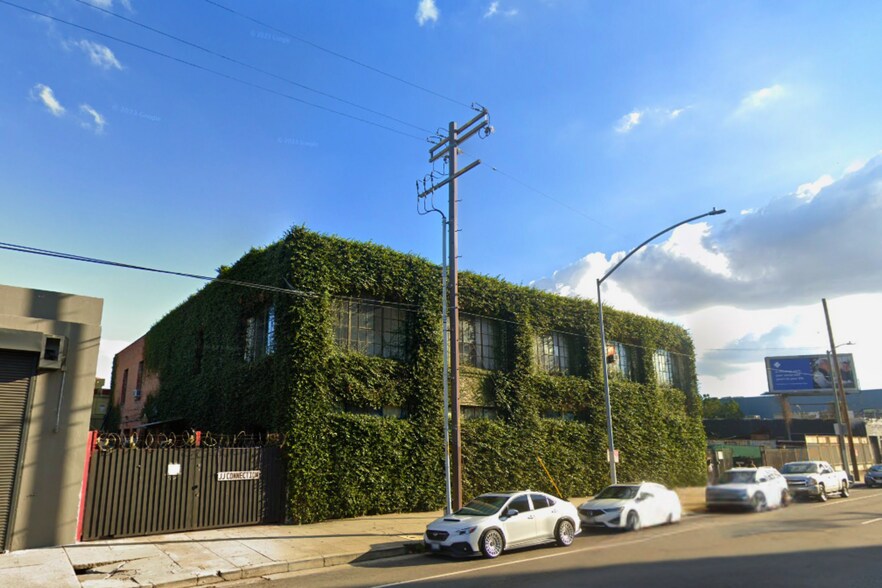 More Photos Of 3430 S Hill St, Los Angeles Showroom For Lease