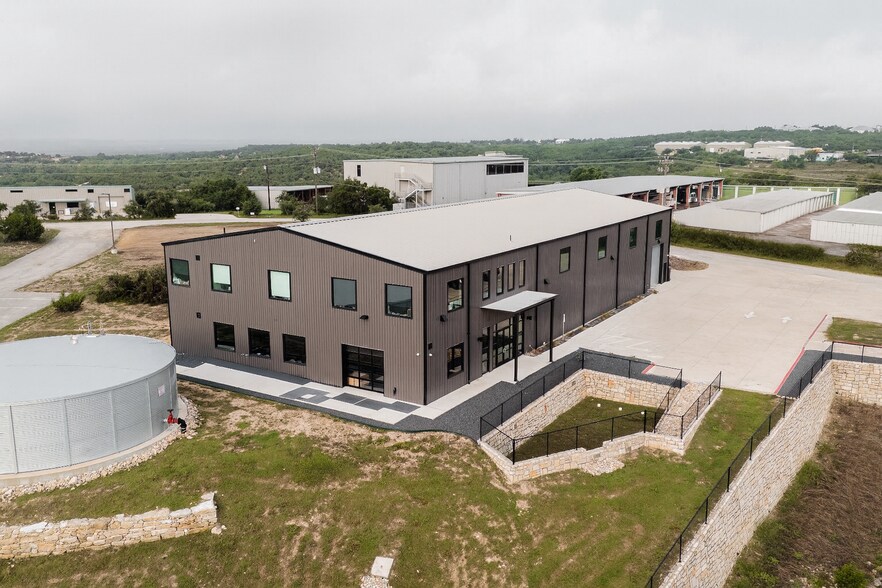 More Photos Of 195 American Way, Dripping Springs Flex For Lease