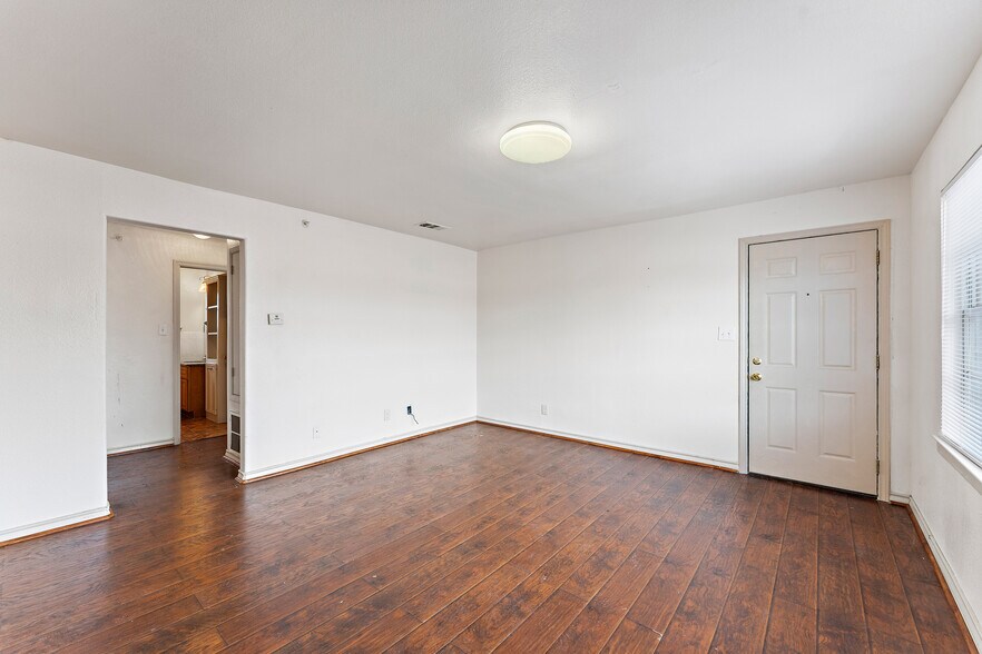 More Photos Of 1004 S Main St, Pasadena Apartments For Sale
