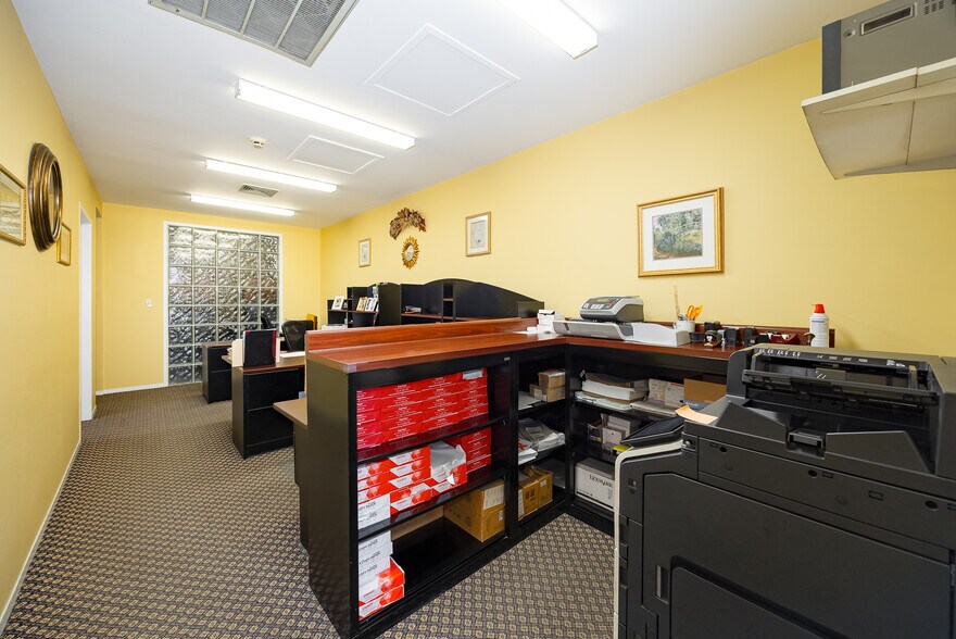 More Photos Of 9 Cannon St, Poughkeepsie Office For Sale