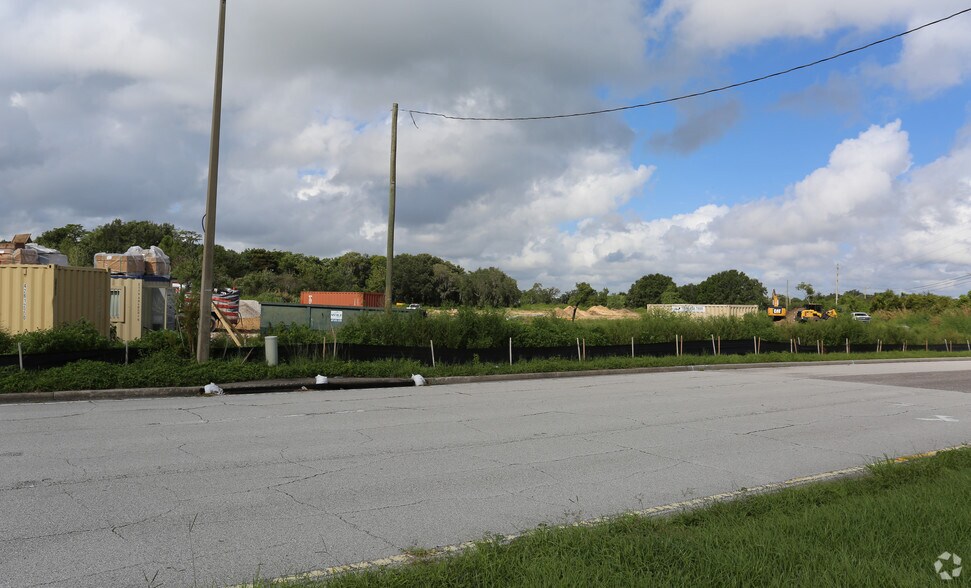 More Photos Of 6712 Shadowridge Dr, Orlando Flex For Lease