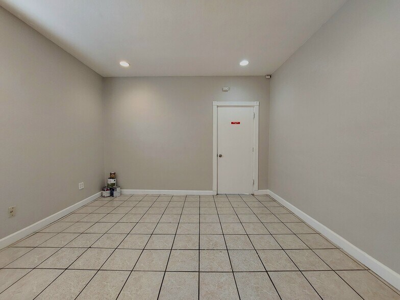 More Photos Of 1329 E Main St, Lakeland Office Residential For Lease