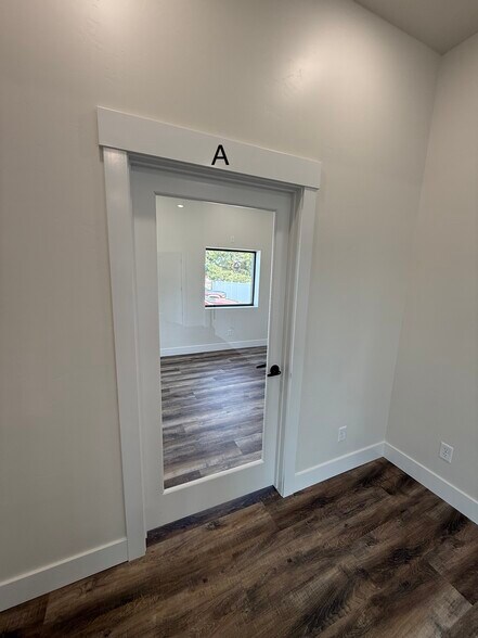 More Photos Of 328 Broadway Ave, Buhl Office For Lease