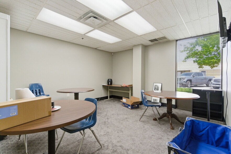More Photos Of 1812 Cargo Ct, Louisville Warehouse For Lease