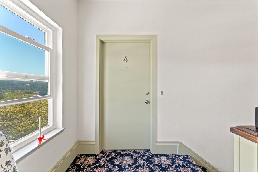 More Photos Of 881 Erie St, Oakland Apartments For Sale