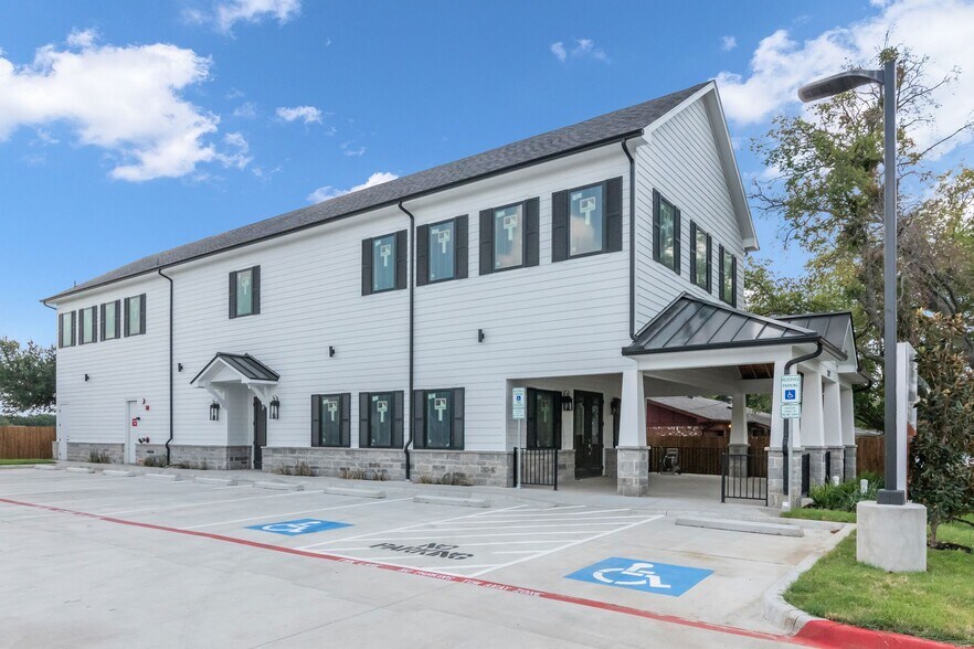 More Photos Of 207 S Elm St, Keller Storefront Retail Office For Sale