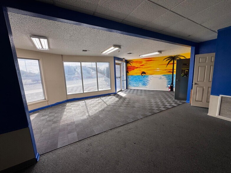 More Photos Of 10300 Us Highway 19 N, Pinellas Park Manufacturing For Lease