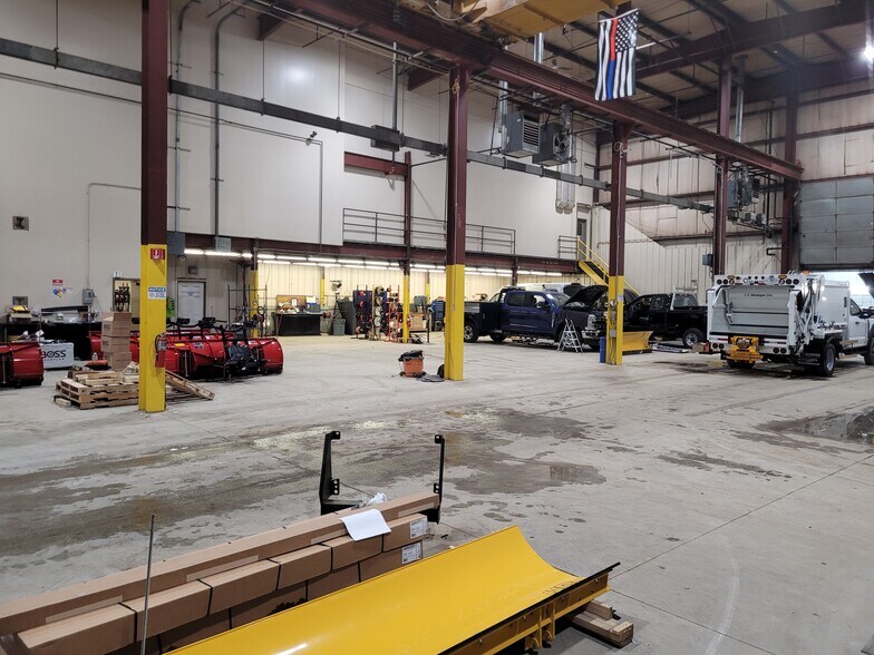 More Photos Of 19 Industrial Park Rd E, Oxford Manufacturing For Lease