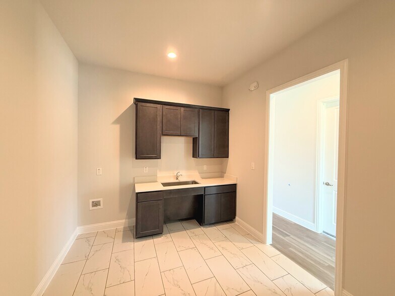 More Photos Of 6000 Alma Rd, McKinney Unknown For Lease