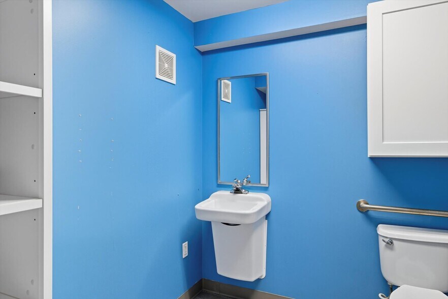 More Photos Of 2030 Thomasville Rd, Tallahassee Unknown For Lease