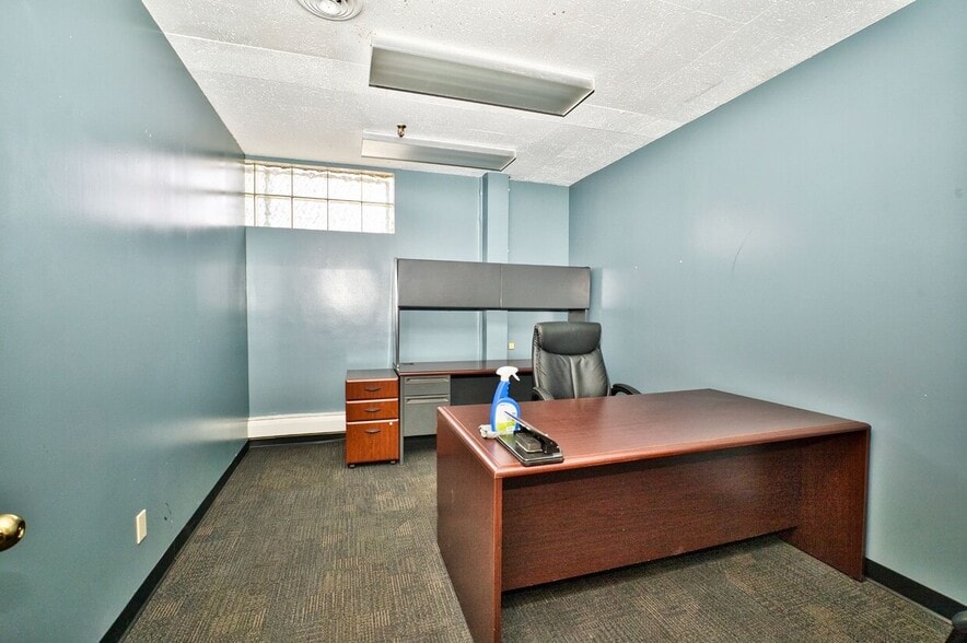 More Photos Of 651 S Martin Luther King Jr Ave, Waukegan Warehouse For Sale