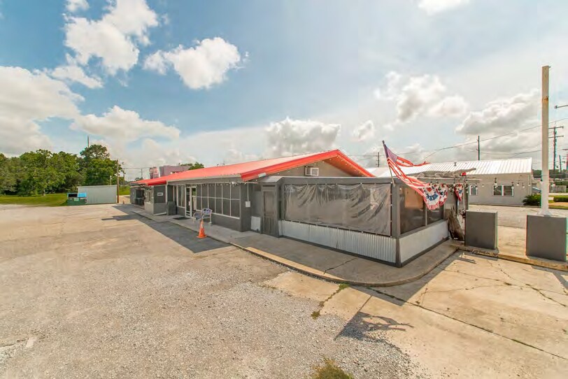 More Photos Of 7310 Highway 182 E, Morgan City General Retail For Sale