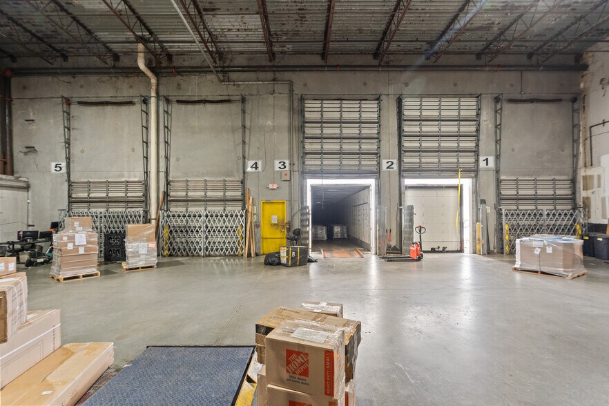 More Photos Of 8305 NW 27th St, Doral Distribution For Lease