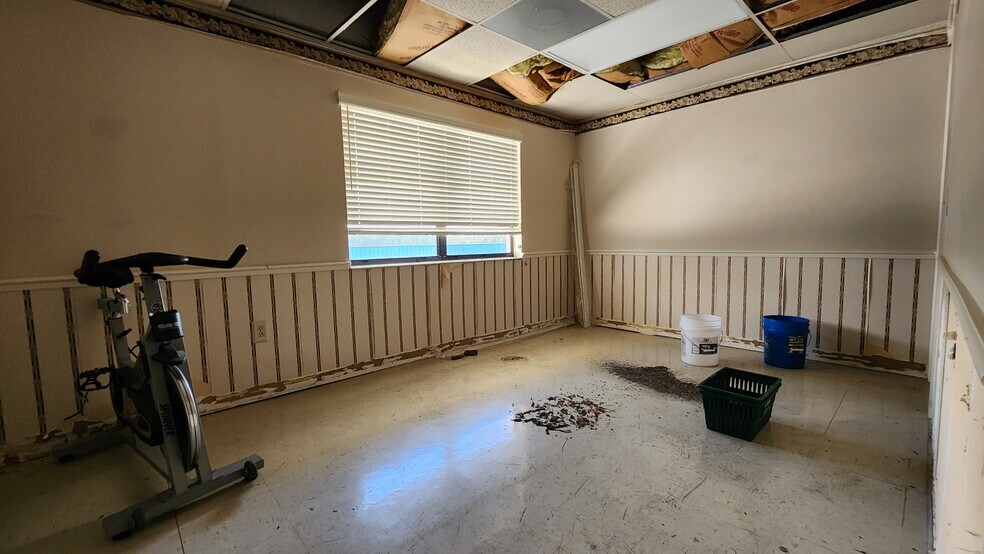 More Photos Of 1108 Commercial Way, Spring Hill Freestanding For Lease