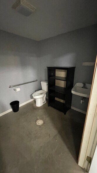 More Photos Of 3331 M 18, Beaverton Manufacturing For Sale