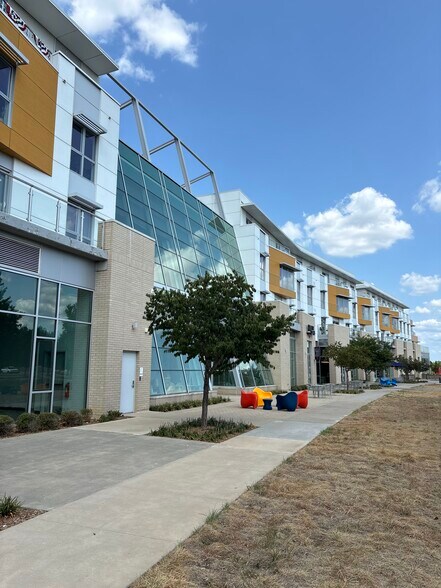 More Photos Of 1401 NE John Deshields Blvd, Bentonville Apartments For Lease