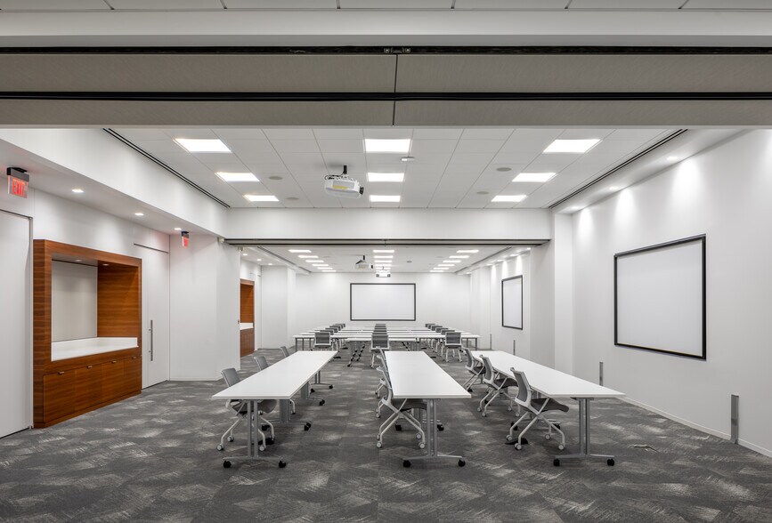 More Photos Of 333 Clay St, Houston Office For Lease