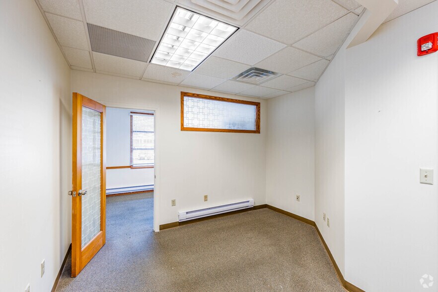 More Photos Of 3515 Washington Rd, McMurray General Retail For Sale