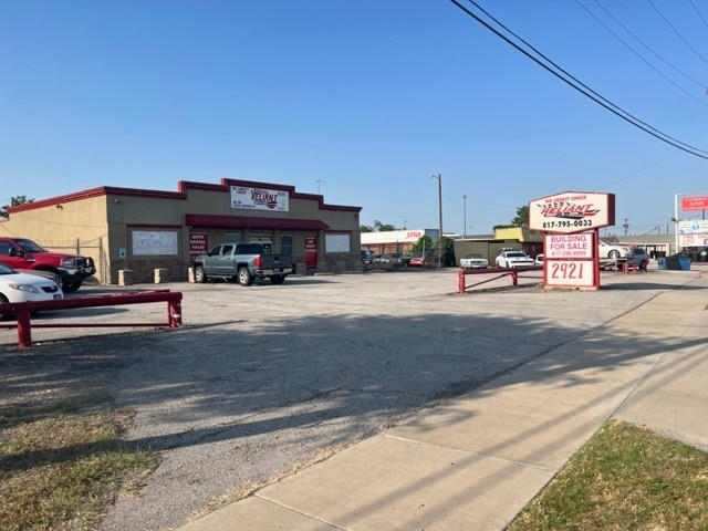 More Photos Of 2921 E Abram St, Arlington Manufacturing For Sale