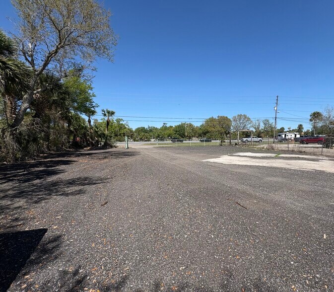 More Photos Of 18252 E Colonial Dr, Orlando Light Distribution For Lease