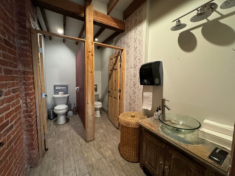 More Photos Of 1827 Hope St, Los Angeles Warehouse For Lease