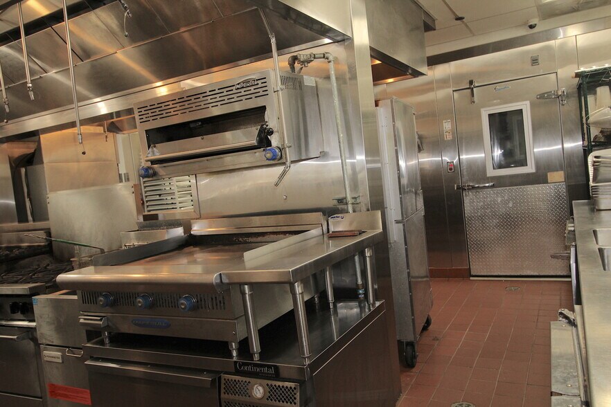 More Photos Of 8755-8757 Old Redwood Hwy, Windsor Hotel For Sale