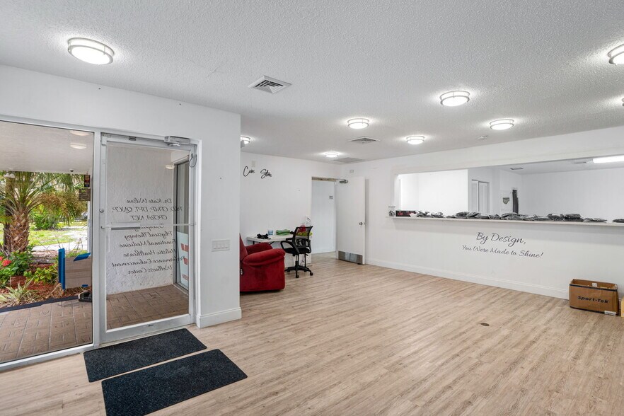 More Photos Of 540 Nokomis Ave S, Venice Medical For Lease