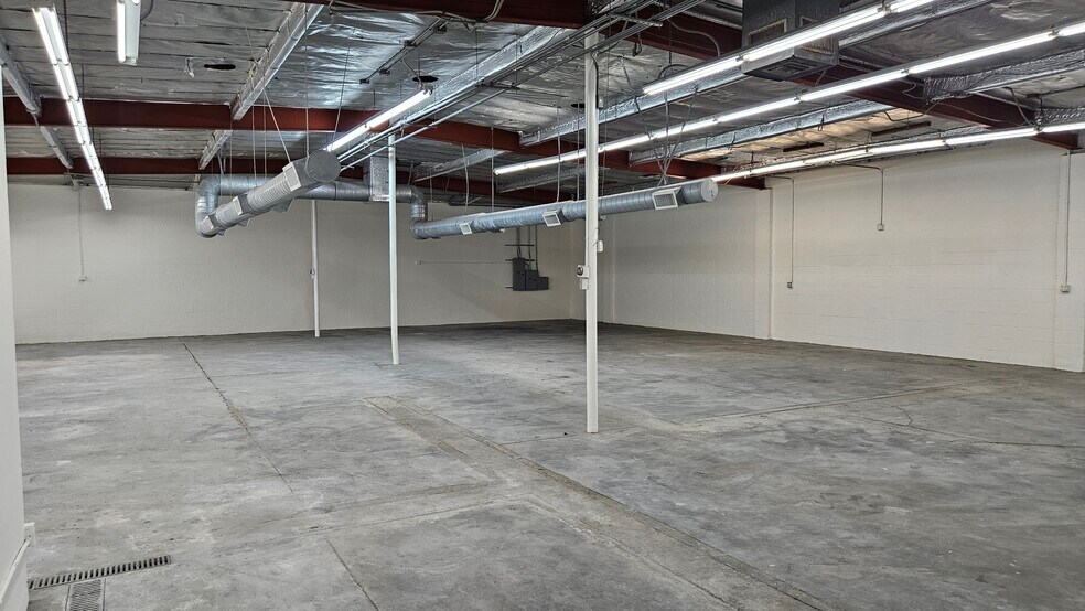 More Photos Of 16116 Covello St, Van Nuys Warehouse For Lease