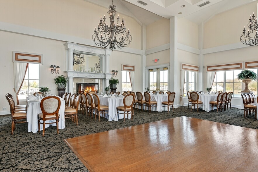 More Photos Of 56-58 S Bay Ave, Eastport Restaurant For Sale