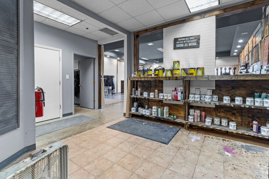 More Photos Of 99 E Carmel Dr, Carmel Storefront Retail Office For Lease