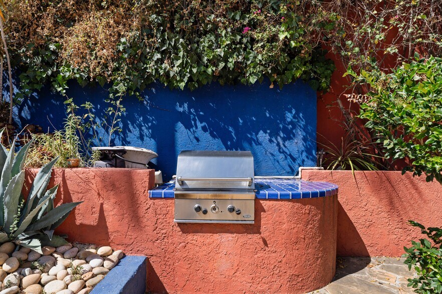 More Photos Of 1501 Westerly Ter, Los Angeles Apartments For Sale