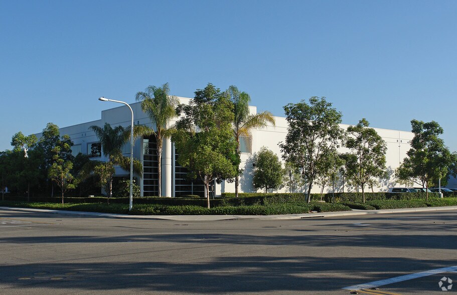 More Photos Of 50 Bunsen, Irvine Warehouse For Lease