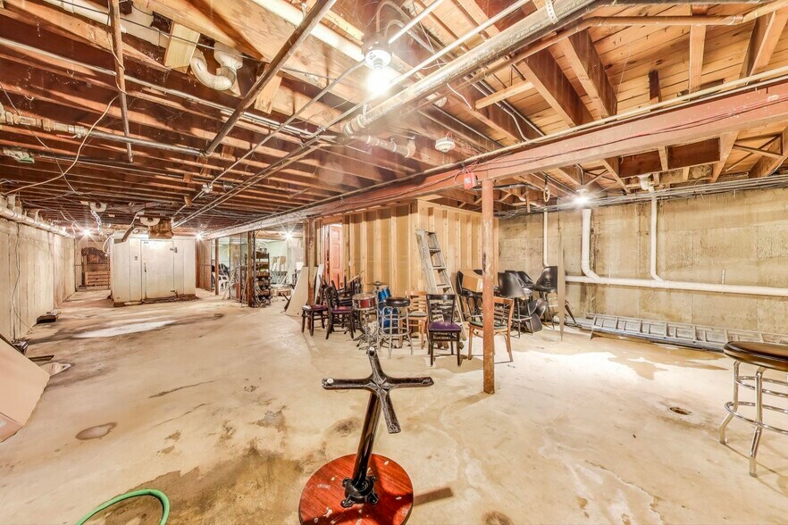 More Photos Of 1715 W Roosevelt Rd, Broadview General Retail For Lease