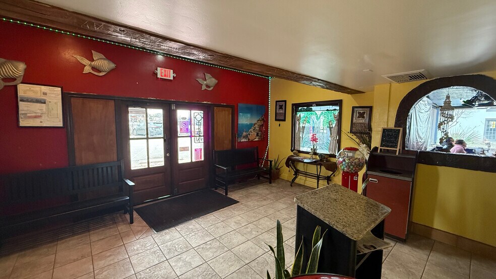 More Photos Of 1605 E Oltorf St, Austin Restaurant For Lease