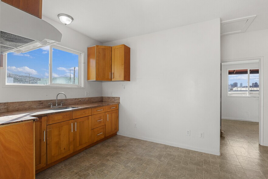 More Photos Of 932 Waiakamilo Rd, Honolulu Apartments For Sale