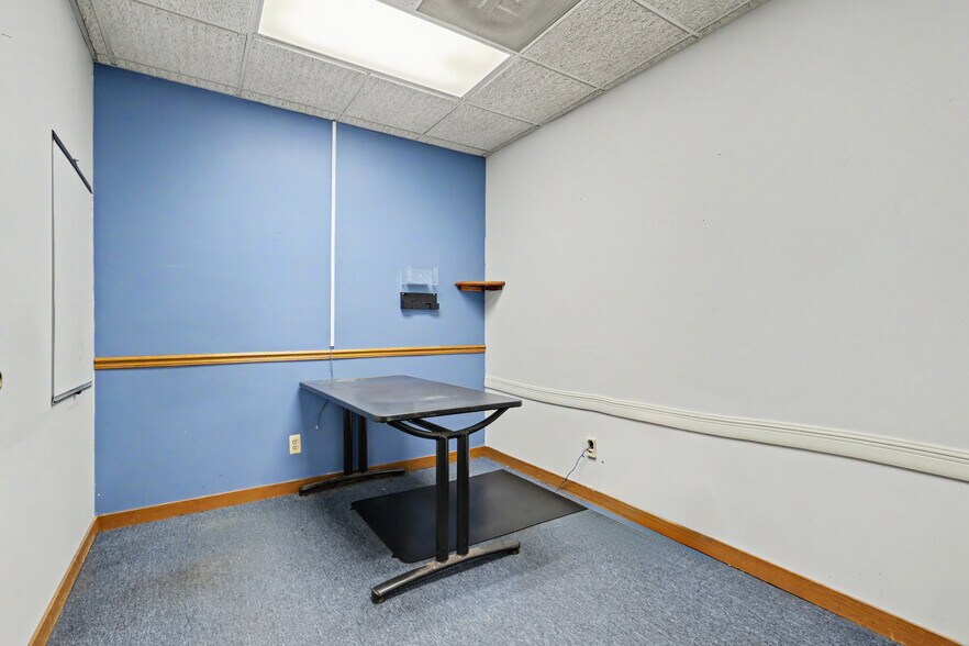 More Photos Of 22976 Outer Dr, Dearborn Flex For Lease