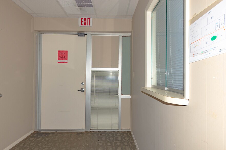 More Photos Of 1401 Applewood Dr, Dalton Medical For Lease