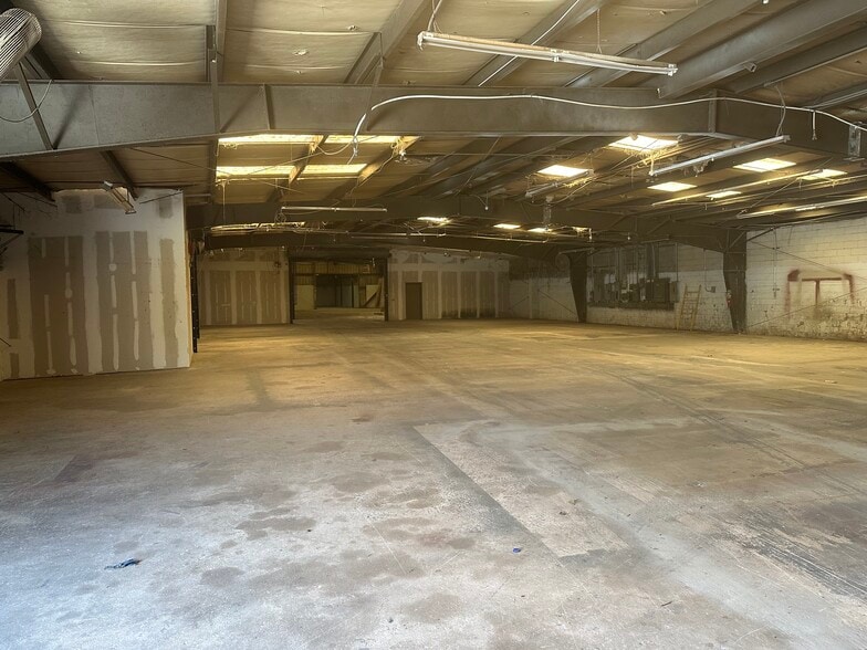 More Photos Of 2028 Charleston Hwy, Cayce Manufacturing For Lease