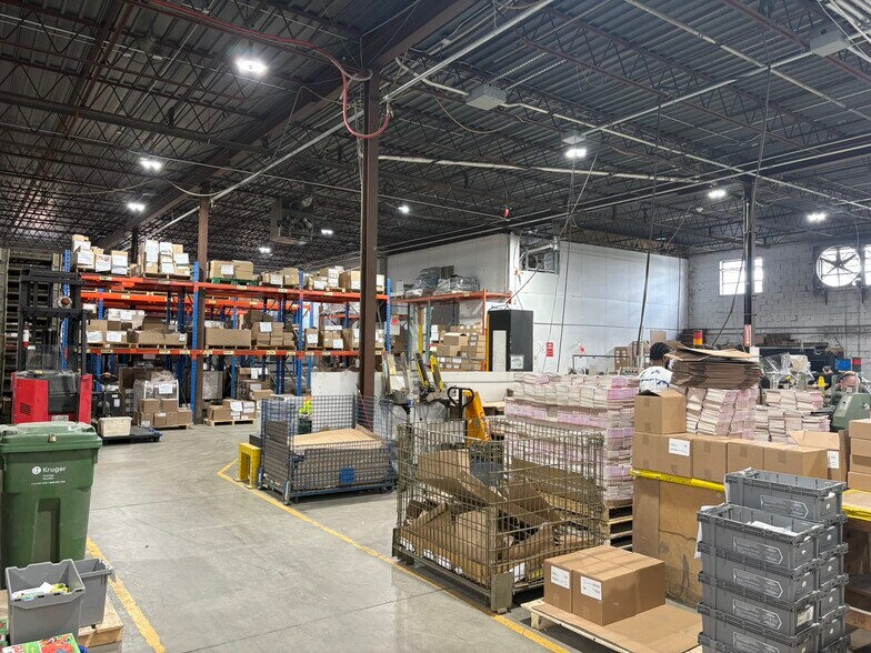More Photos Of 4575 Rue Hickmore, Saint-Laurent Industrial For Lease