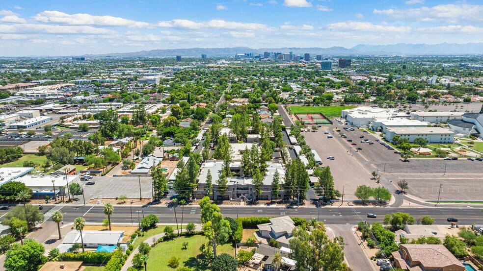 More Photos Of 301 E Bethany Home Rd, Phoenix Office For Lease