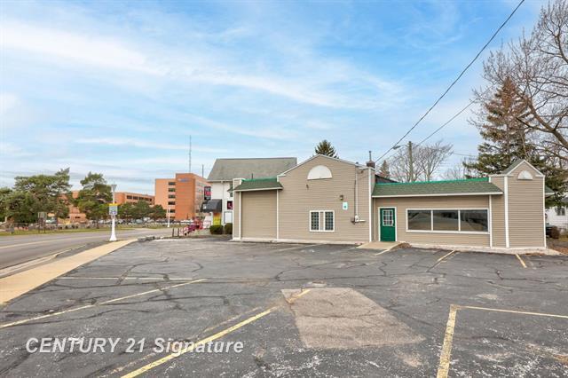 More Photos Of 2019 Columbus Ave, Bay City Office For Sale