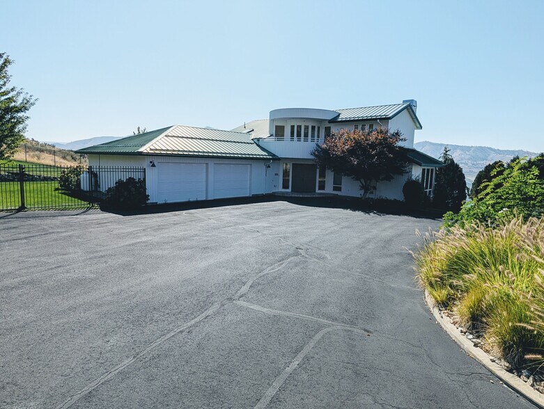 More Photos Of 335 Henderson Rd, Chelan Hospitality For Sale