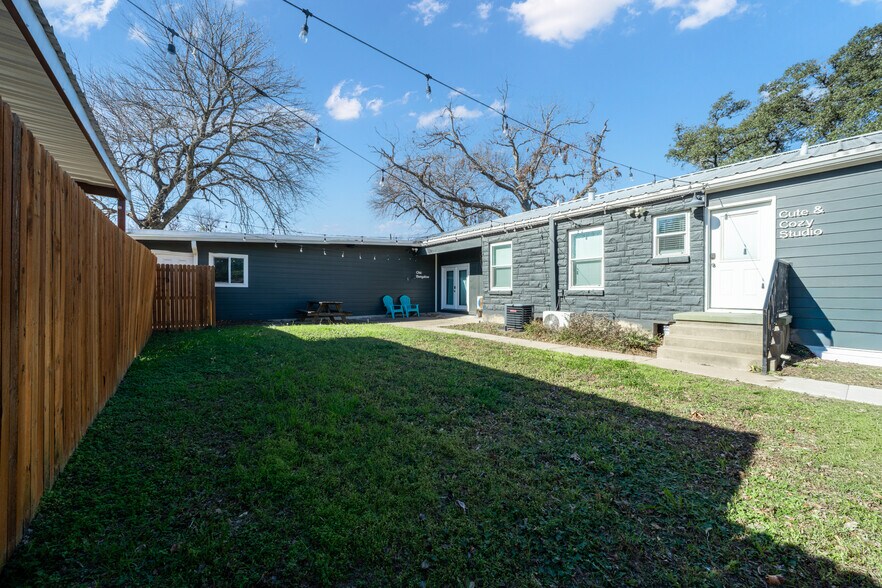 More Photos Of 3306 W Waco Dr, Waco Office Residential For Sale