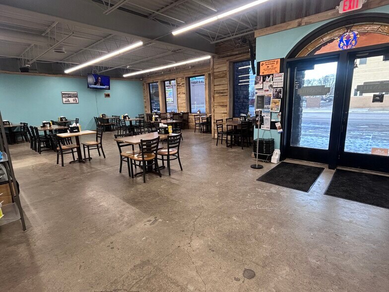 More Photos Of 615 N Main St, Mitchell General Retail For Sale