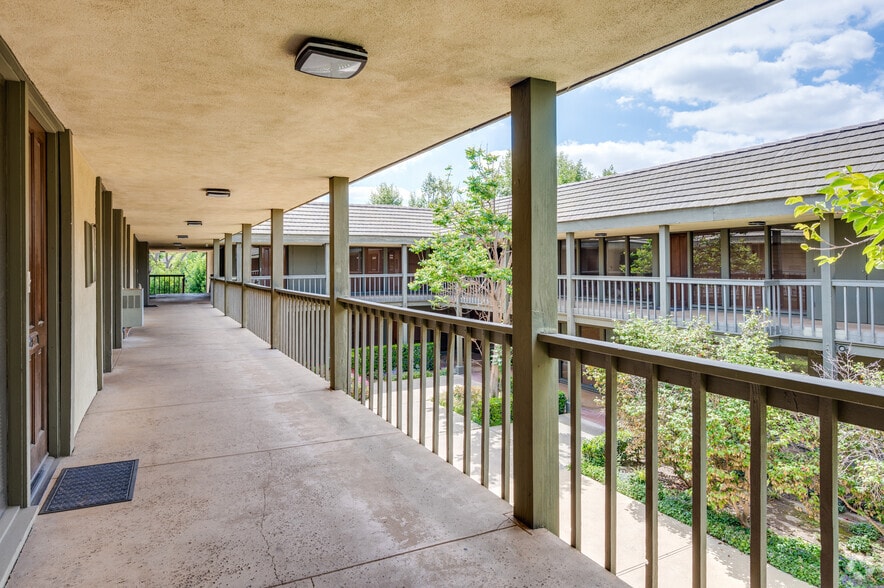 More Photos Of 17671 Irvine Blvd, Tustin Office For Lease