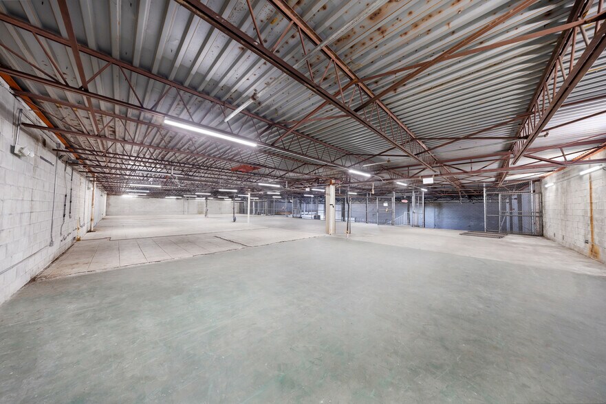 More Photos Of 2601 NW 105th Ave, Miami Warehouse For Sale