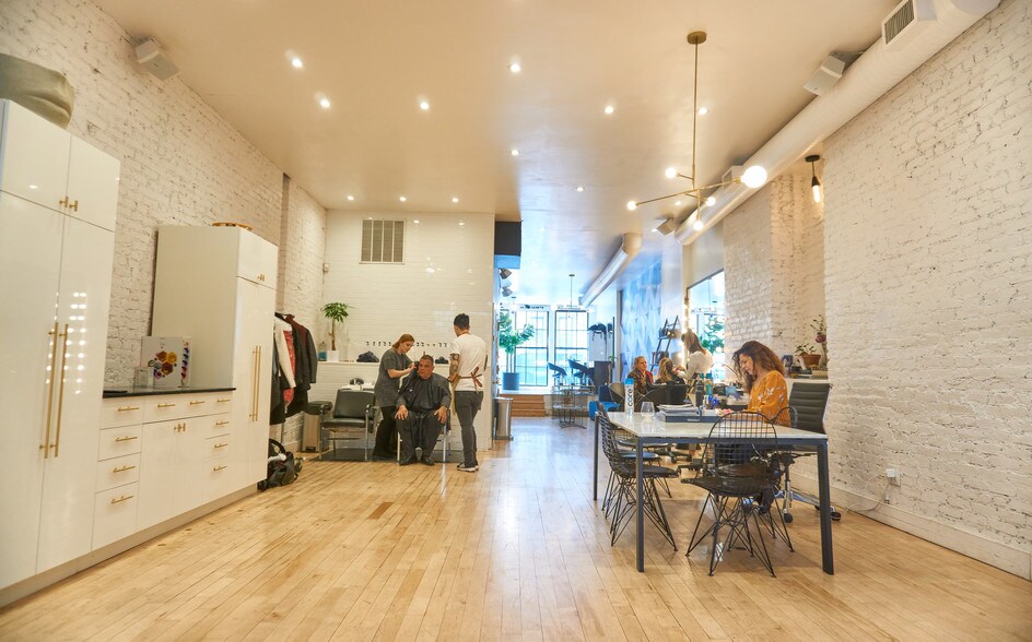 More Photos Of 111 W 17th St, New York Storefront Retail Office For Lease