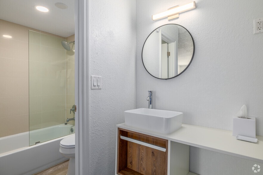 More Photos Of 1153 Airport Rd, Jacksonville Hotel For Sale